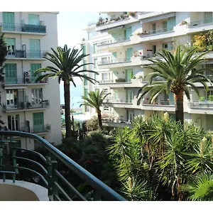 - Promenade Des Apartment