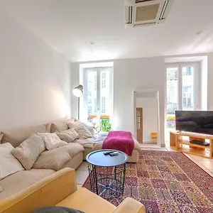  Apartment Lovely Large Familial In Nice, Minutes Walk To The Beach!